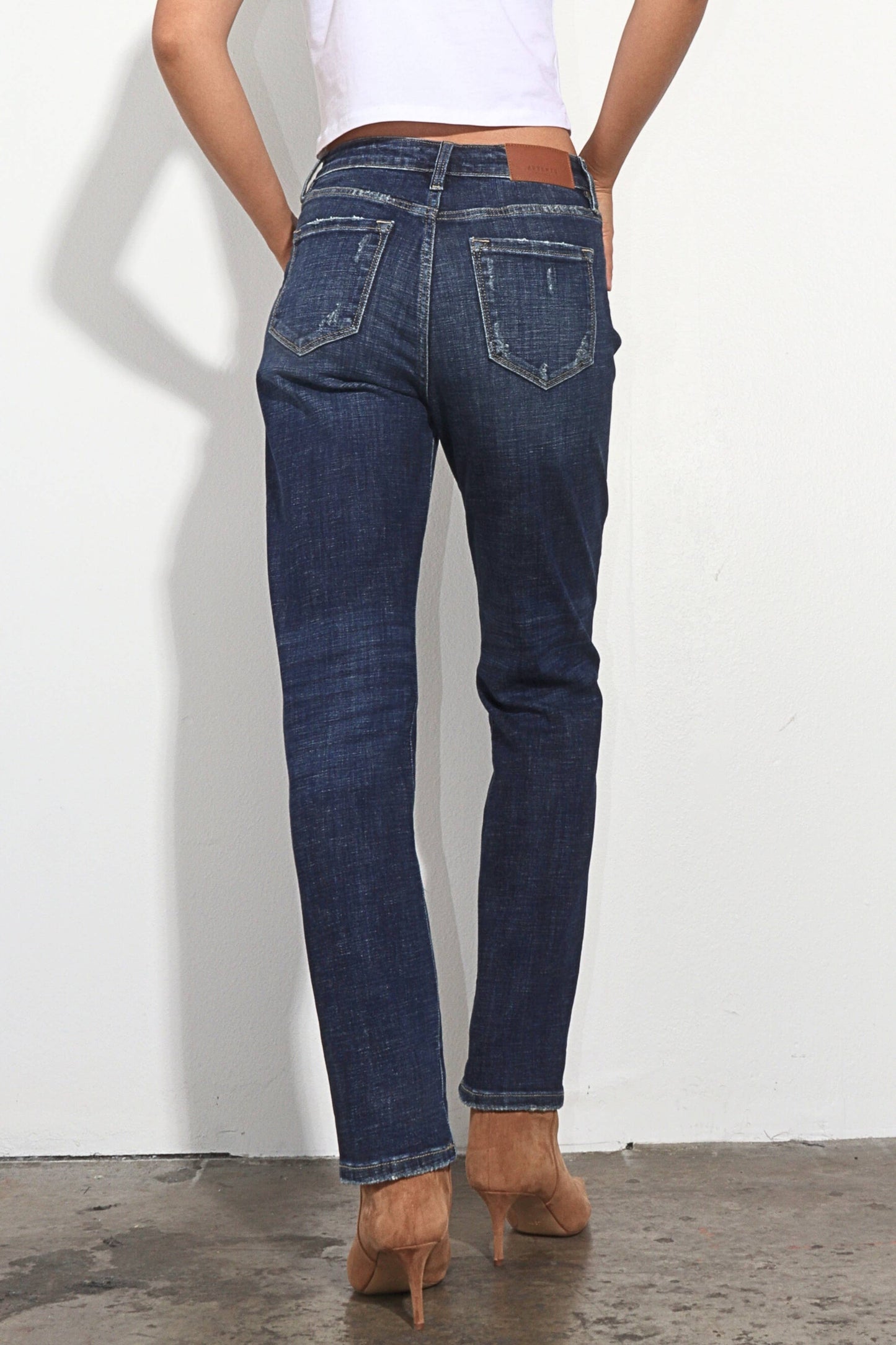 TUMMY CONTROL HIGH RISE STRETCH STRAIGHT JEAN