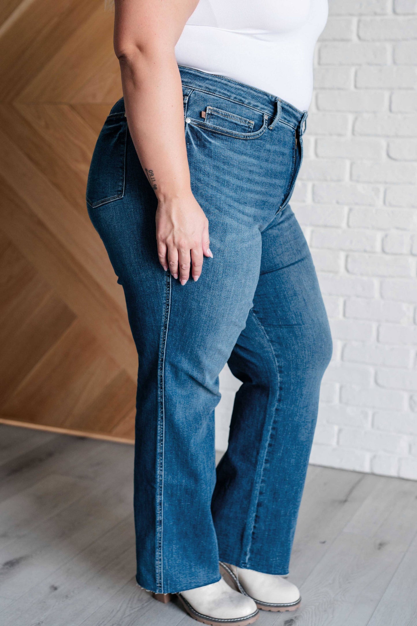 Judy Blue Mid Rise Control Top Vintage Straight Jeans