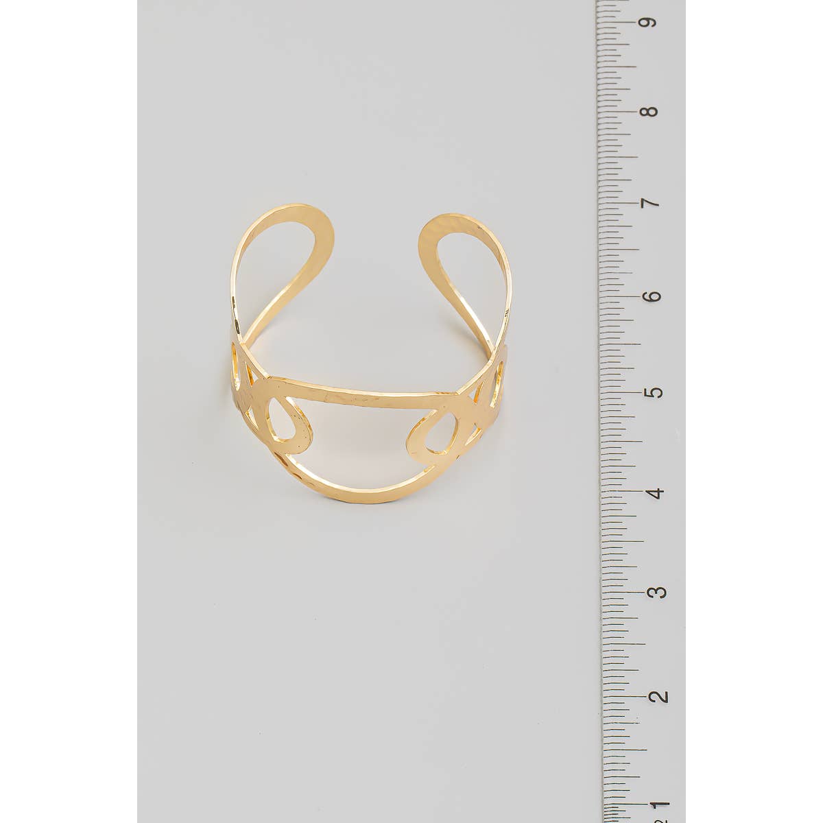Hammered Metallic Hoop Pattern Cuff Bracelet