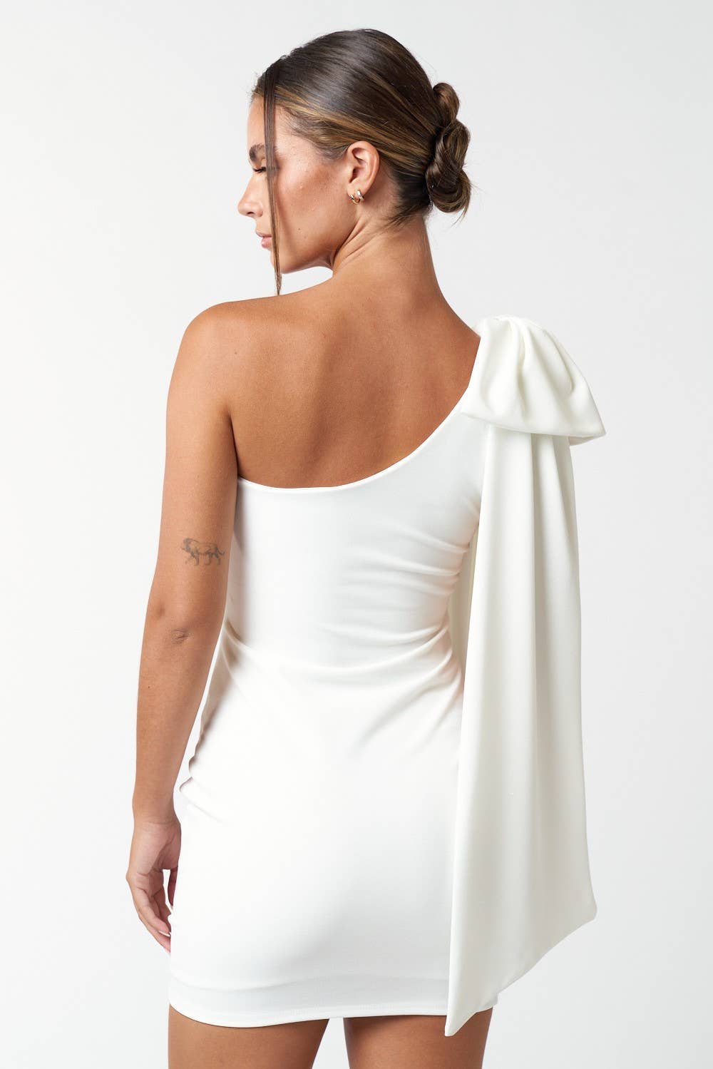 BD20210 ONE SHOULDER DRESS WITH OVERSIZED RIBBON