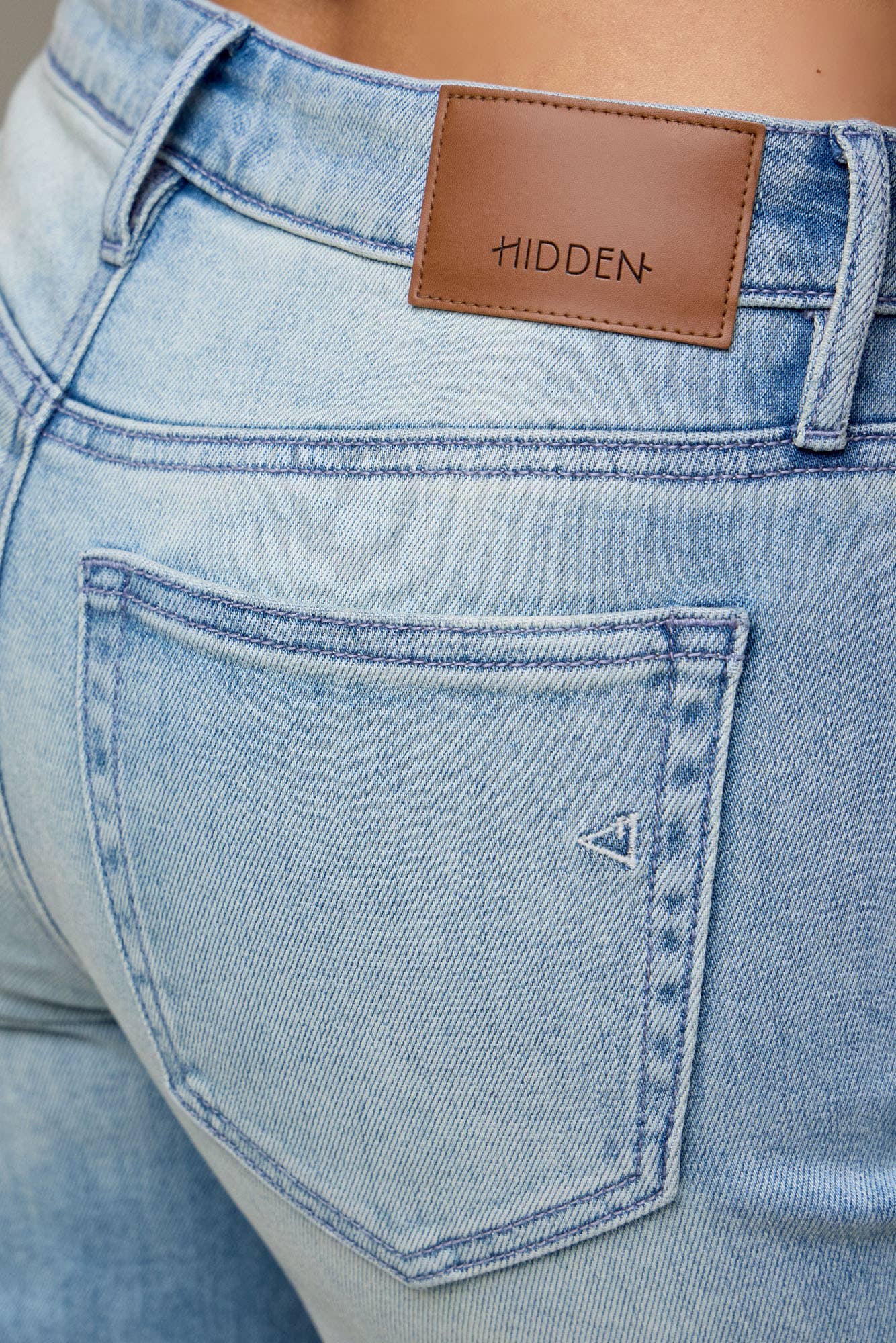 Light Wash Cropped Classic Straight