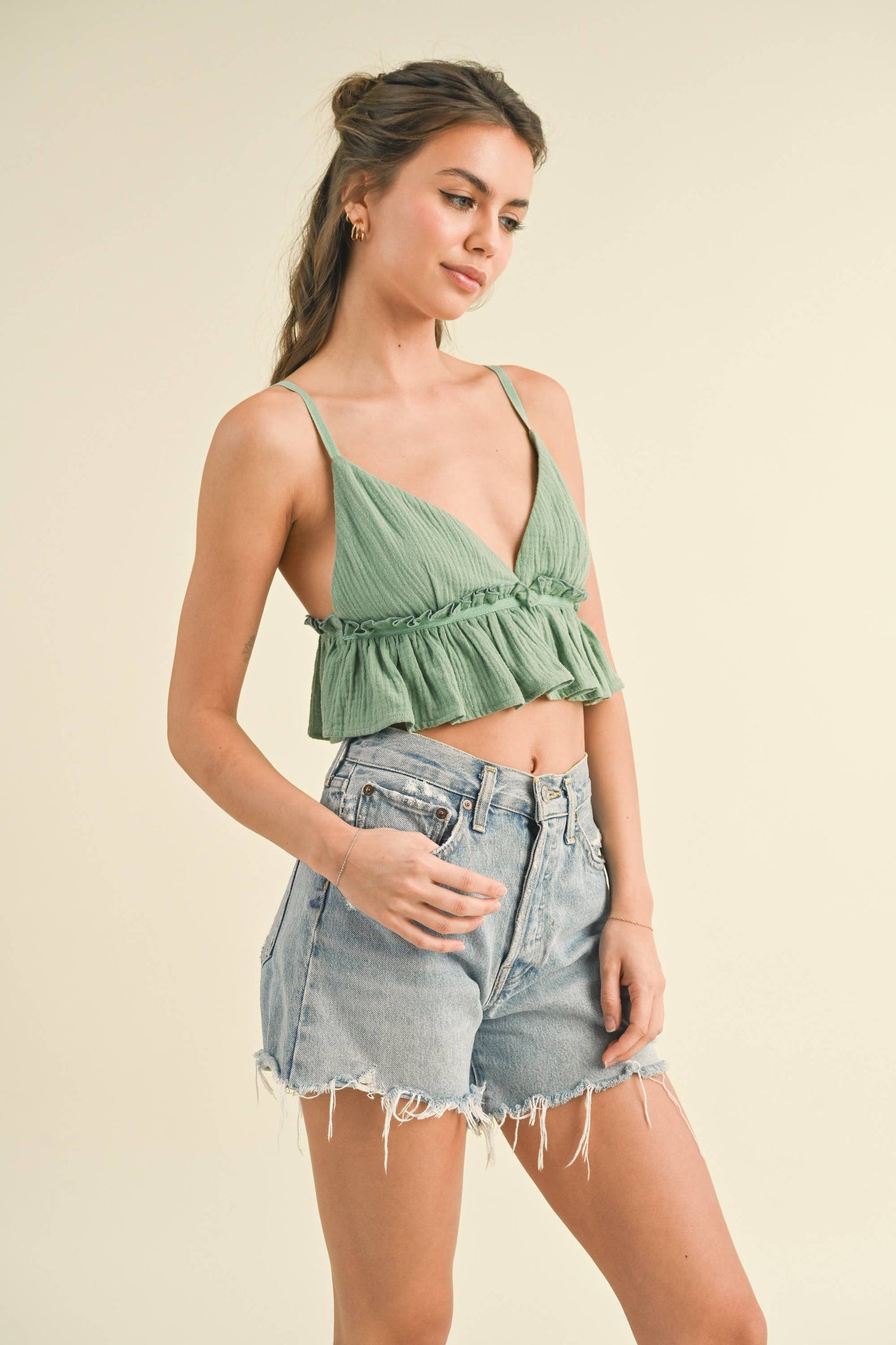 SPAGHETTI STRAP RUFFLED CROP TOP