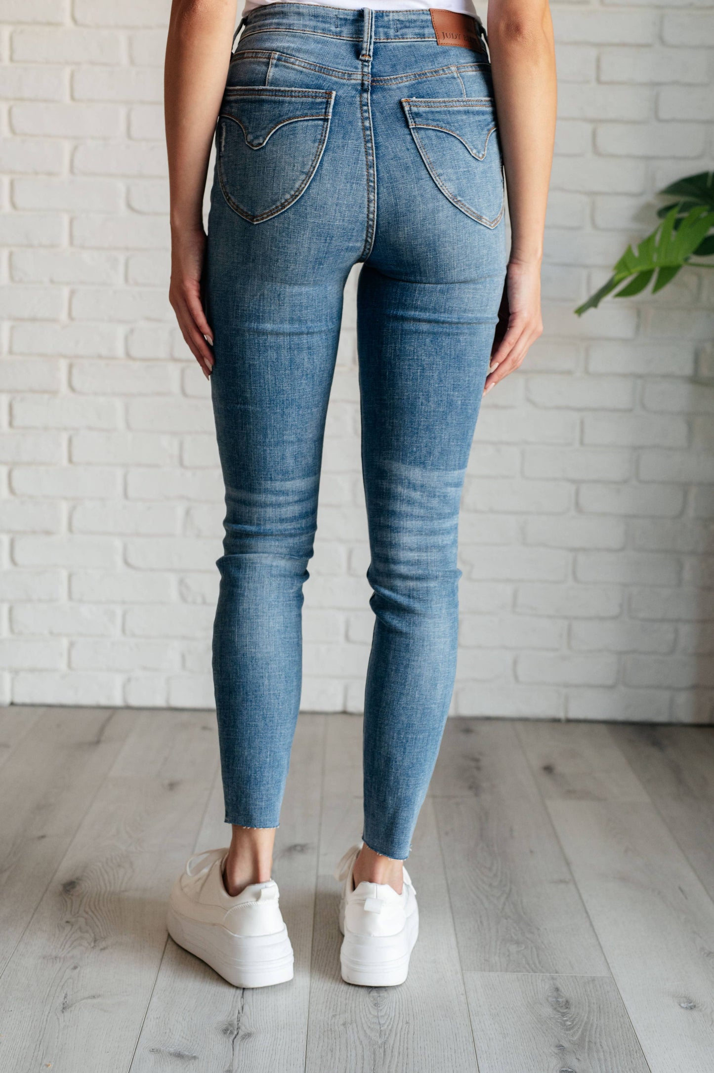 Judy Blue Tummy Control Skinny Jeans in Vintage Wash