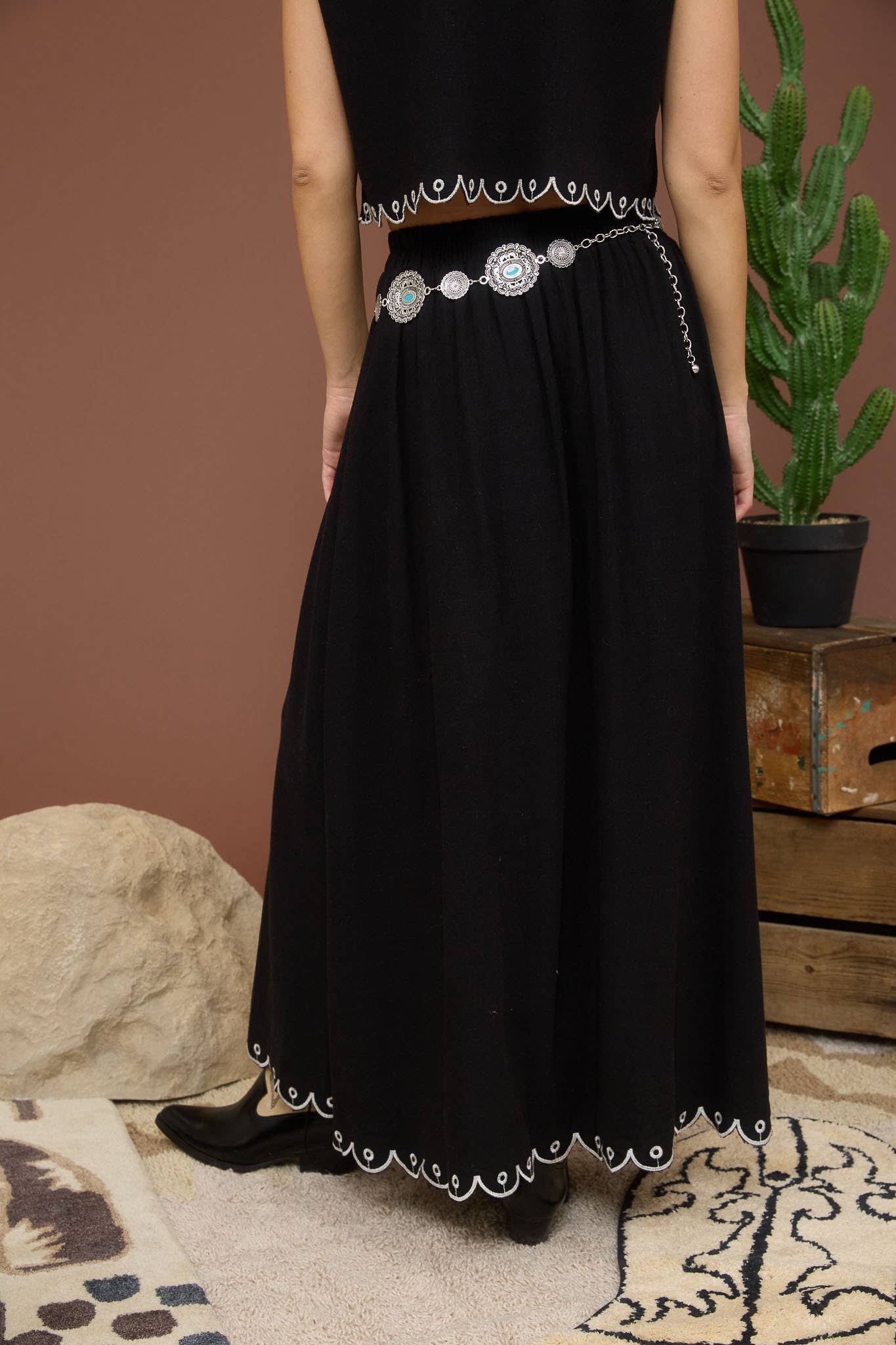 HIGH WAIST SCALLOP HEM MIDI SKIRT (PRE-ORDER)