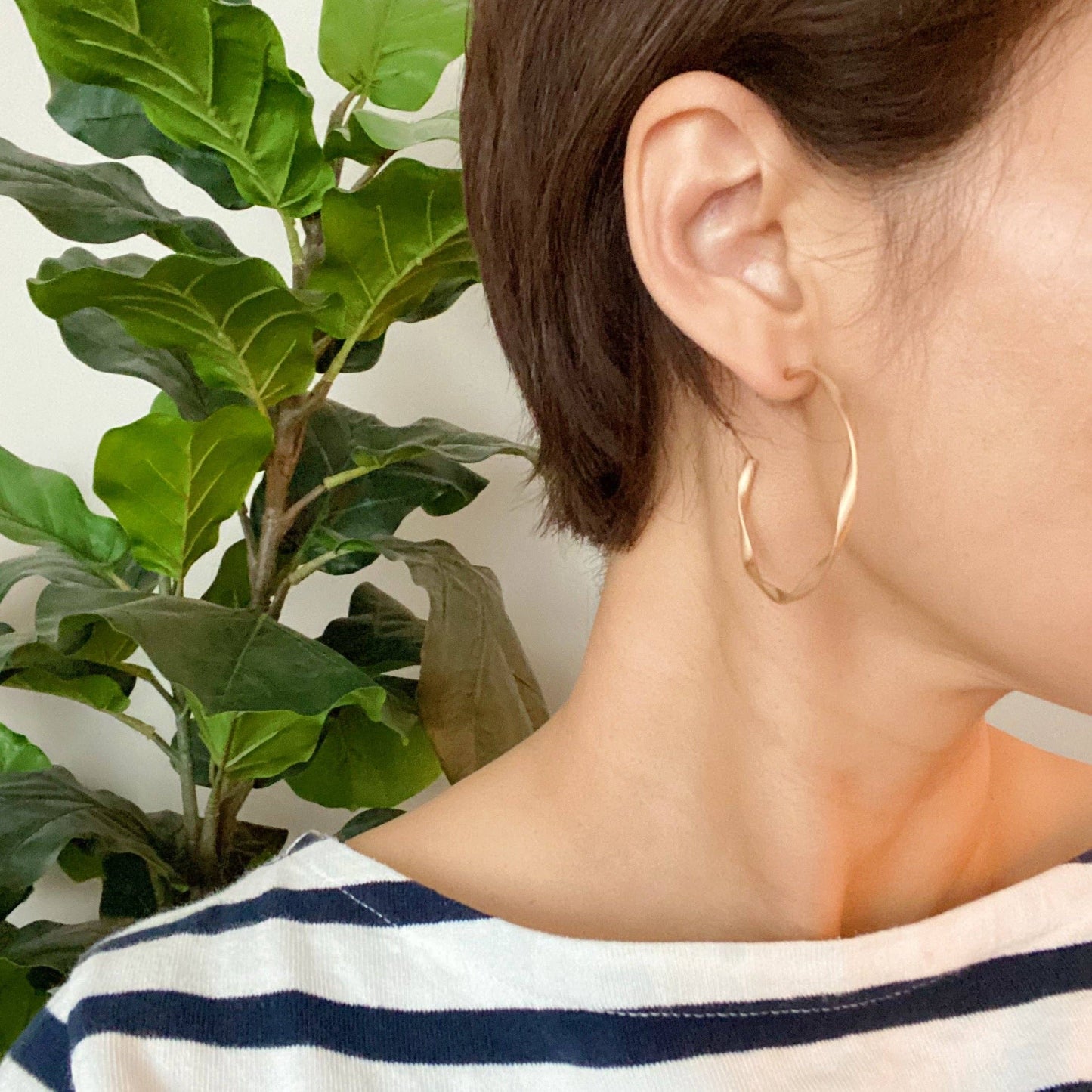 Gentle Wave Sleek Hoop Earrings